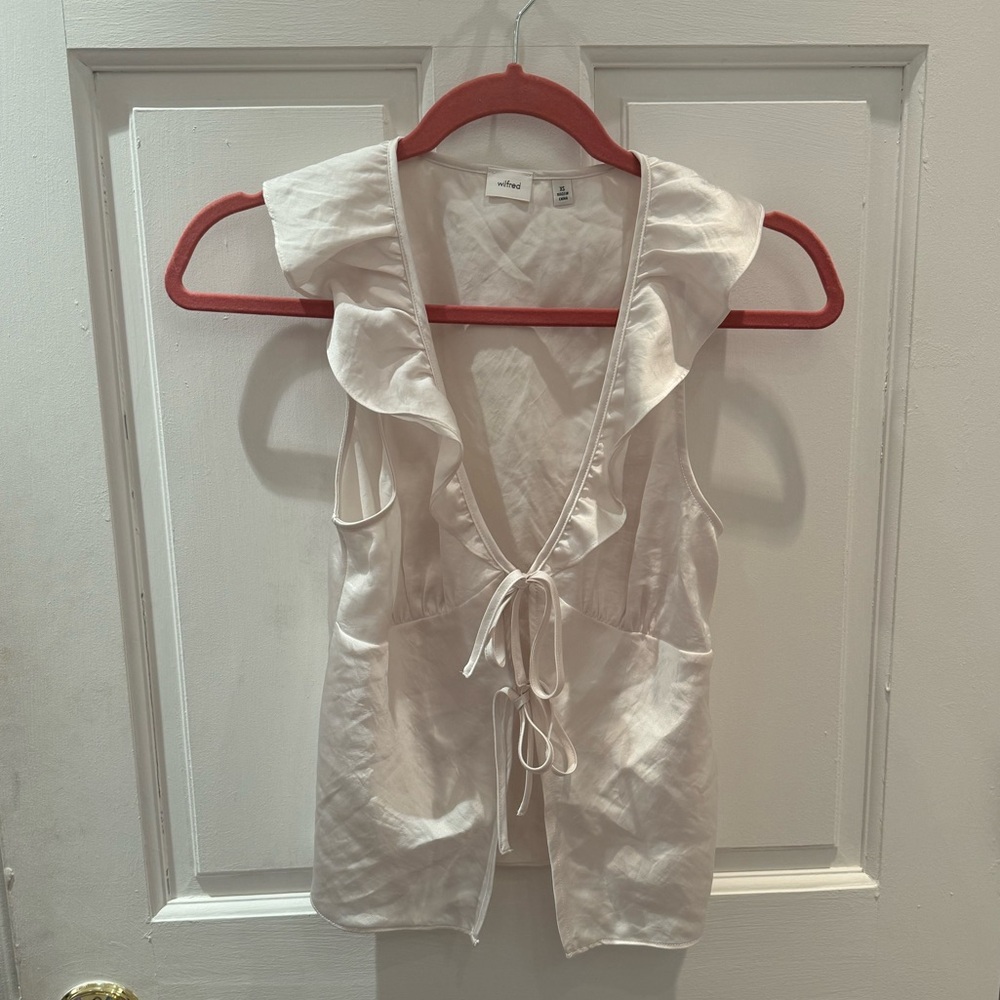 Aritzia Wilfred tie front silk top. Size XS